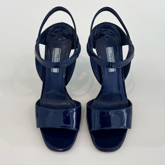 PRADA BLUE PATENT LEATHER SANDALS SIZE IT 37.5 / US 7.5 - Picture 10 of 17
